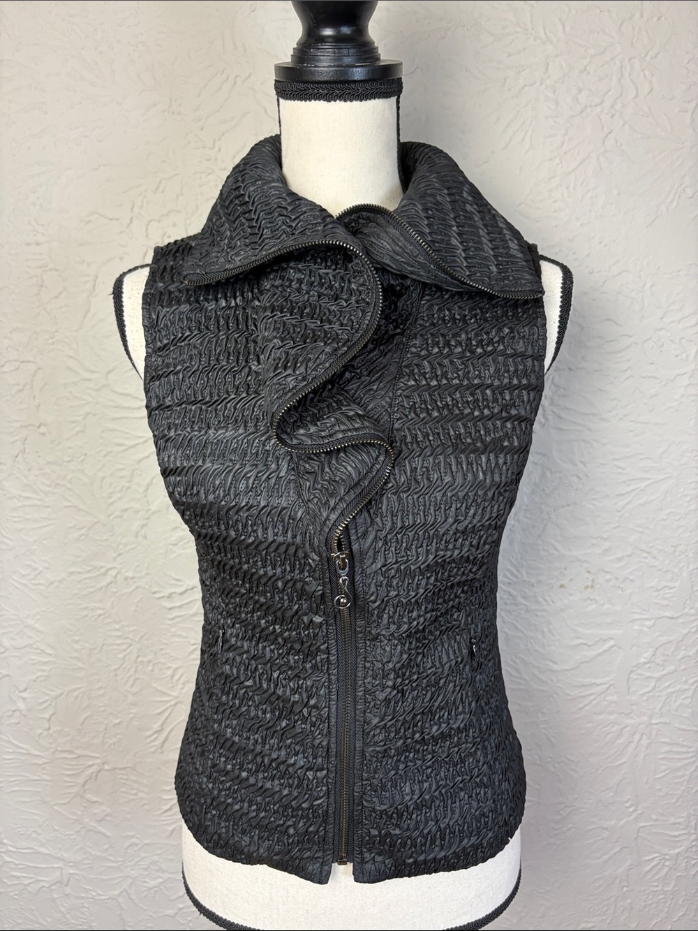 Samuel Dong Textured Ruffled Zip-up Vest